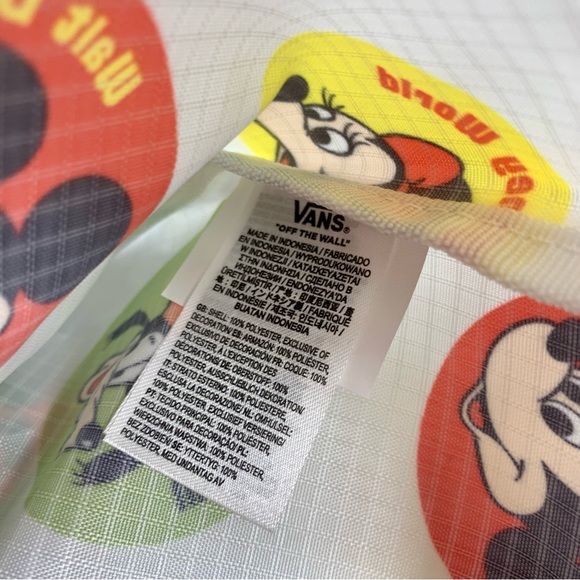 NWT. Vans Disney Cinch Bag By Vans - Mickey And Friends. - Picture 9 of 12
